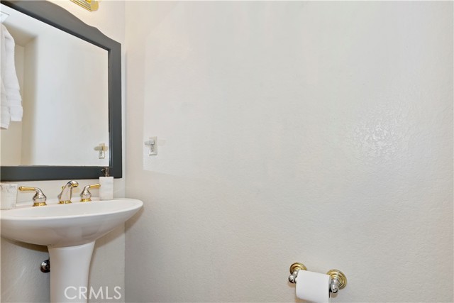 Detail Gallery Image 16 of 34 For 27696 St Bernard Ln, Lake Arrowhead,  CA 92352 - 3 Beds | 2/1 Baths