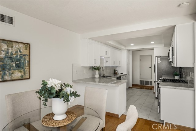 Detail Gallery Image 10 of 45 For 6 Whitecloud, Irvine,  CA 92614 - 3 Beds | 2 Baths