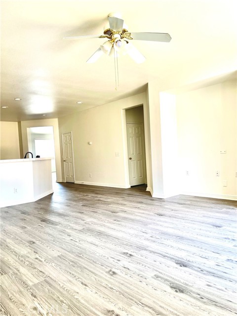 13148 Newport Street, Hesperia CA: https://media.crmls.org/medias/29b0b0f1-4e6e-4f62-910e-ff242d62db4d.jpg