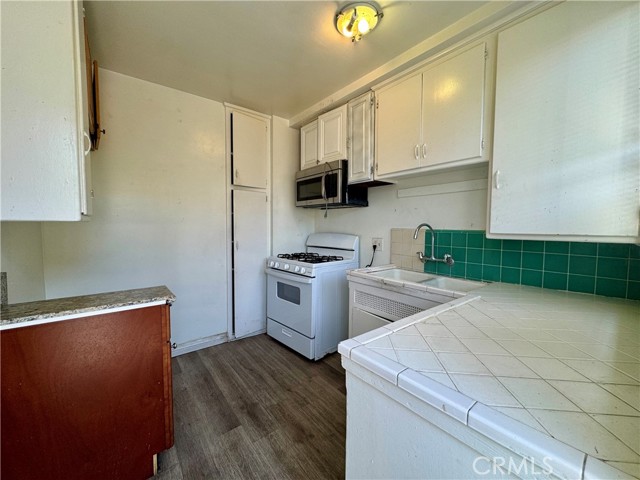 Detail Gallery Image 4 of 10 For 516 E Lomita Ave #3,  Glendale,  CA 91205 - 1 Beds | 1 Baths