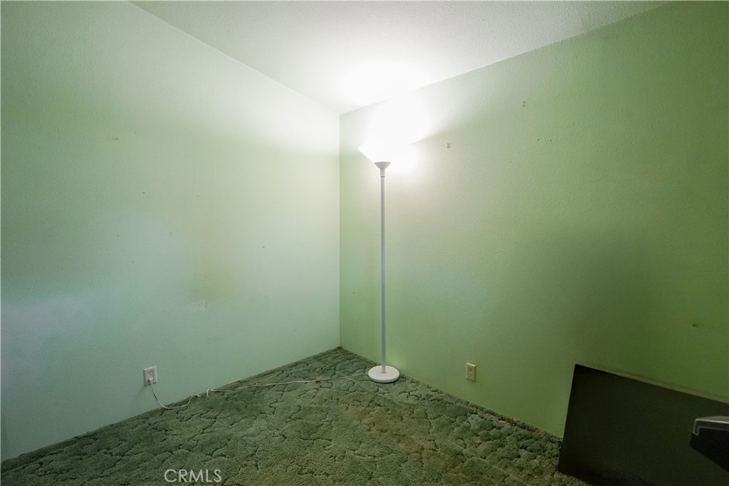 https://media.crmls.org/medias/29b403df-f9a6-495d-87f9-91e462d20d89.jpg?preset=X-Large