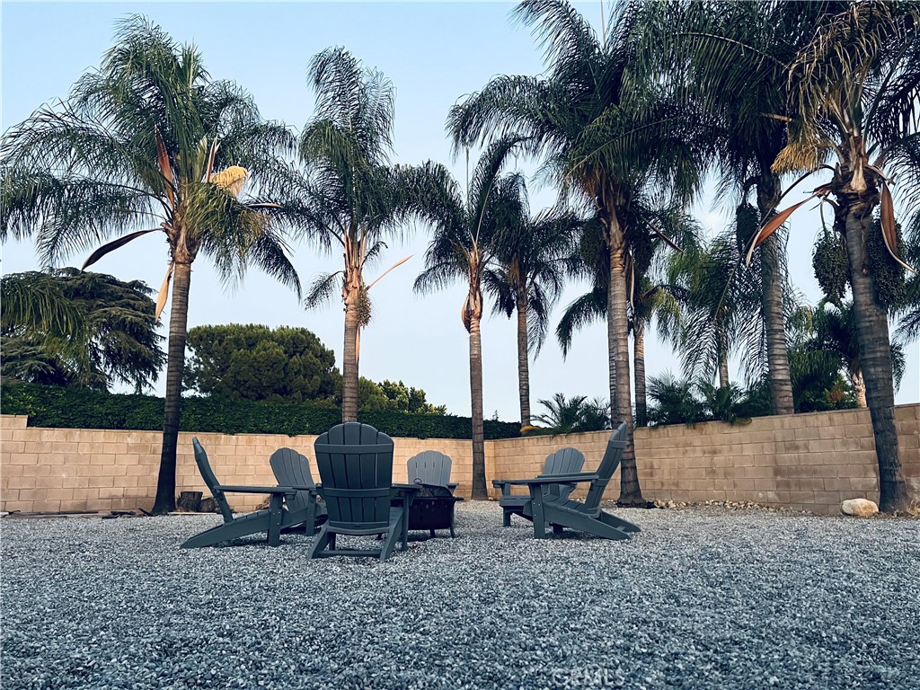 https://media.crmls.org/medias/29b4d2cc-cde1-4c57-b9e4-5f3eeda51df2.jpg?preset=X-Large