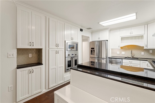 Detail Gallery Image 8 of 42 For 26824 Circle of the Oaks, Newhall,  CA 91321 - 2 Beds | 2 Baths