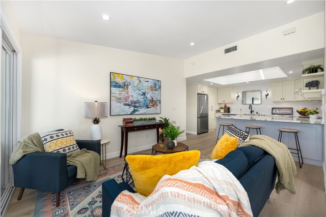 1540 Northwood Road, Seal Beach CA: https://media.crmls.org/medias/29b5bbac-13ec-438f-ba34-500ebc50154a.jpg