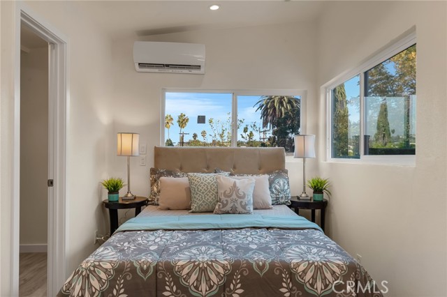 1048 Dexter Street, Los Angeles CA: https://media.crmls.org/medias/29b5f146-3728-4317-a725-906f8984bbe0.jpg