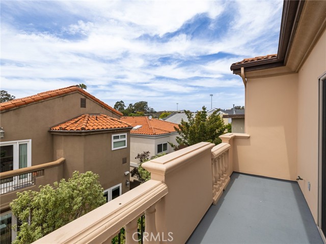229 N Juanita Avenue, Redondo Beach CA: https://media.crmls.org/medias/29b5f908-86cc-496f-b133-214e72de4fa2.jpg