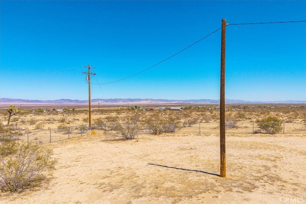 https://media.crmls.org/medias/29b6b9f3-16f3-470c-b755-6c281f324131.jpg?preset=X-Large