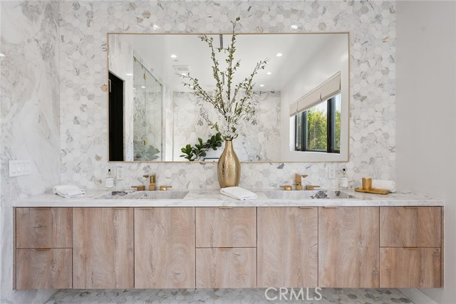 Detail Gallery Image 36 of 74 For 13807 Magnolia Bld, Sherman Oaks,  CA 91423 - 5 Beds | 4/1 Baths