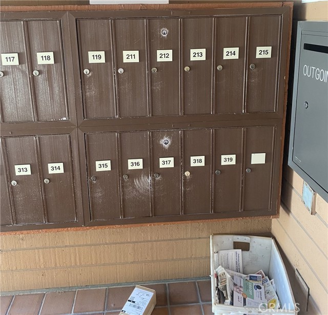 2101 E 21st, Signal Hill CA: https://media.crmls.org/medias/29b75e41-954c-427f-92e3-249306832998.jpg