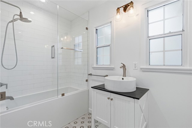 Detail Gallery Image 12 of 17 For 17546 Kittridge, Lake Balboa,  CA 91406 - 3 Beds | 2 Baths