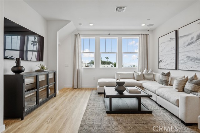2364 Haley Point Drive, Ventura CA: https://media.crmls.org/medias/29b7a912-30ed-4b74-b35b-f40aaeb48f3b.jpg