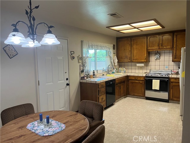 2487 Wolf Street, Merced CA: https://media.crmls.org/medias/29b7b618-66b1-4eaa-a512-5eaeeadc2969.jpg
