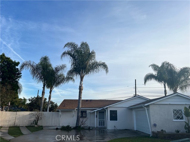 Detail Gallery Image 1 of 11 For 5122 Linda Cir, Huntington Beach,  CA 92649 - 4 Beds | 2 Baths