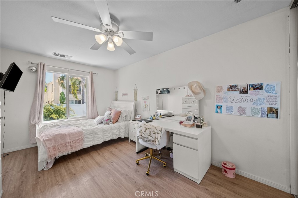 https://media.crmls.org/medias/29b7f669-425a-49b0-ae5b-e31f32af98f0.jpg?preset=X-Large