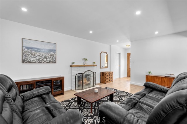 23002 Kathryn Avenue, Torrance CA: https://media.crmls.org/medias/29b8705f-c76c-41ca-92d2-d5cf53386046.jpg