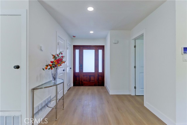 11428 Snowdrop Avenue, Fountain Valley CA: https://media.crmls.org/medias/29b8e7ea-9cfa-4c5c-8a2b-9668bc6937f7.jpg