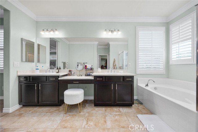 28537 Vista Del Rio Drive, Valencia CA: https://media.crmls.org/medias/29b933f3-c712-439a-8afe-5b7797825939.jpg