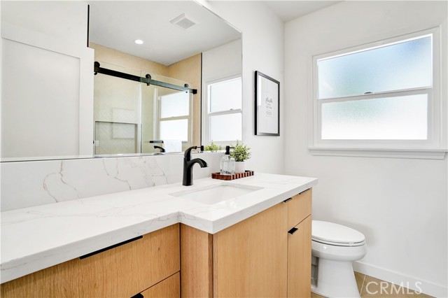 Detail Gallery Image 15 of 30 For 6438 Lindley Ave, Reseda,  CA 91335 - 3 Beds | 2 Baths