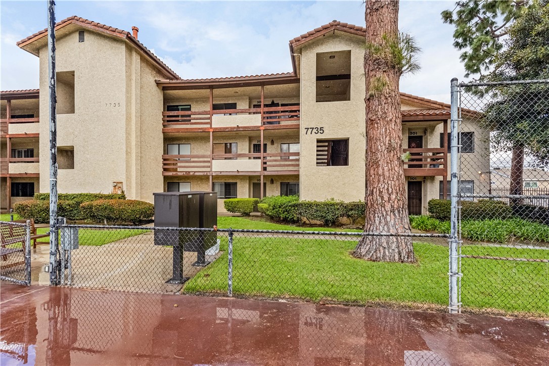Detail Gallery Image 13 of 16 For 7735 Newman Ave #301,  Huntington Beach,  CA 92647 - 3 Beds | 2 Baths