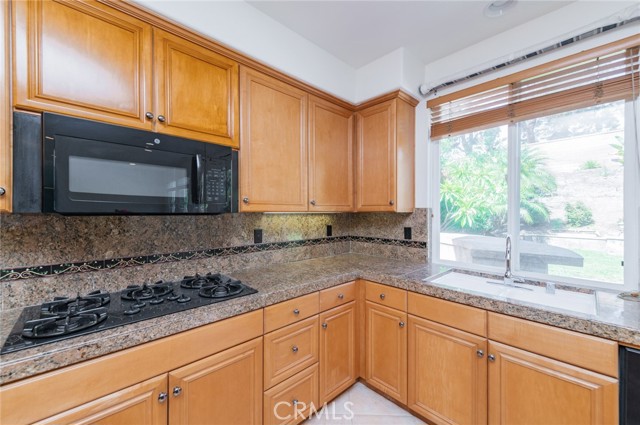 11 Lynnfield, Irvine CA: https://media.crmls.org/medias/29ba1e9c-0e59-4eab-a308-acf3ff359552.jpg