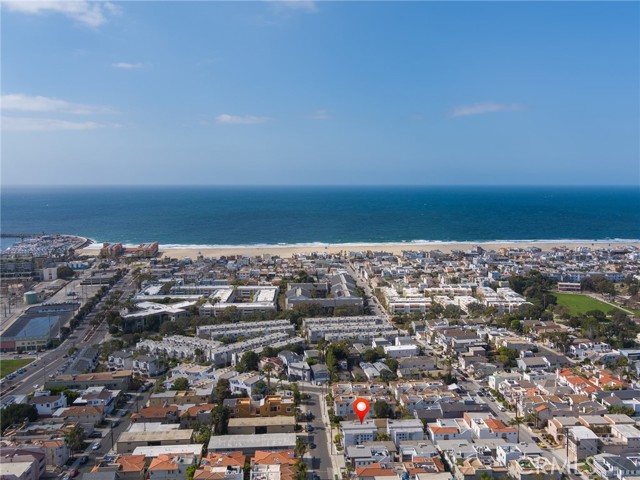 645 1st Place, Hermosa Beach, California 90254, 3 Bedrooms Bedrooms, ,2 BathroomsBathrooms,Residential,Sold,1st,SB22033969