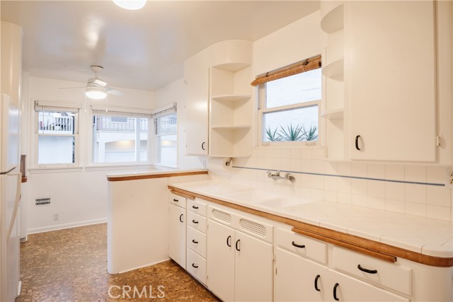 204 38th Street, Manhattan Beach, California 90266, 3 Bedrooms Bedrooms, ,2 BathroomsBathrooms,Residential,Sold,38th,SB22047945