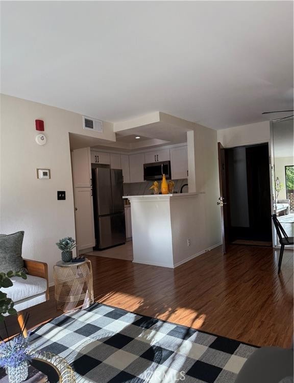 Detail Gallery Image 5 of 17 For 22100 Burbank Bld 233d,  Woodland Hills,  CA 91367 - 2 Beds | 2 Baths