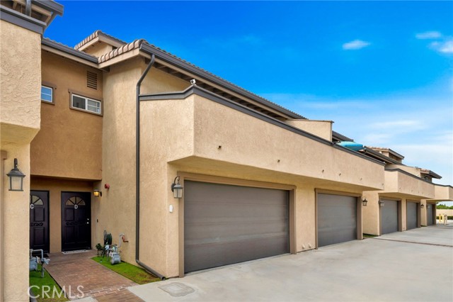 17601 Newland Street, Huntington Beach CA: https://media.crmls.org/medias/29bd4b5a-cc38-435d-a211-8b5a64040e7c.jpg