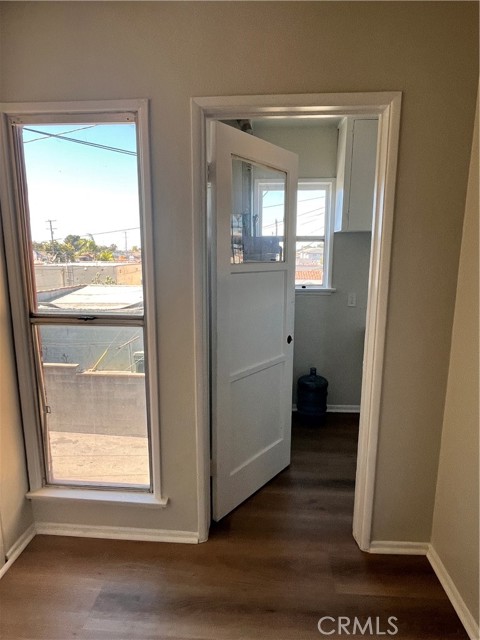 Detail Gallery Image 5 of 9 For 1543 W 105th St #F,  Los Angeles,  CA 90047 - 1 Beds | 1 Baths