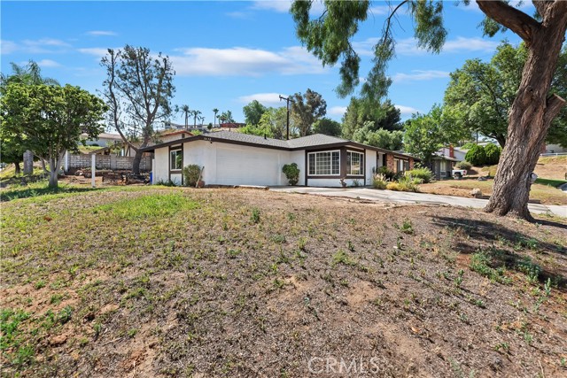 5430 Avenue Juan Bautista, Jurupa Valley CA: https://media.crmls.org/medias/29bdea5b-f88d-4284-bf82-69742bd61a9b.jpg