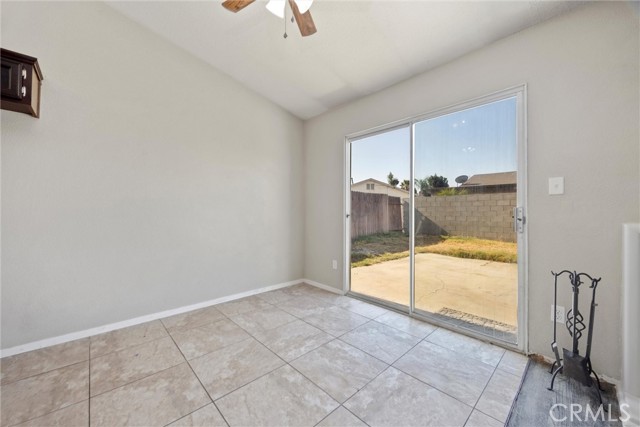 719 Baldwin Farms Drive, Bakersfield CA: https://media.crmls.org/medias/29bf0451-7b96-4a26-8a65-7a3c7e55566e.jpg