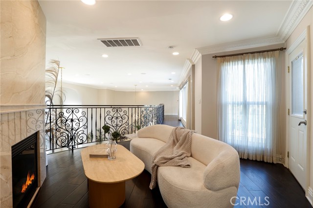 3654 Wrightwood Dr, Studio City CA: https://media.crmls.org/medias/29c17523-353c-4944-bb17-2a7142b09e08.jpg
