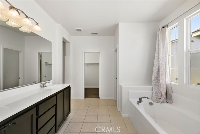309 W Via Rua Flores, Ontario CA: https://media.crmls.org/medias/29c1eec8-e69b-426c-b98e-dfb197ec113e.jpg