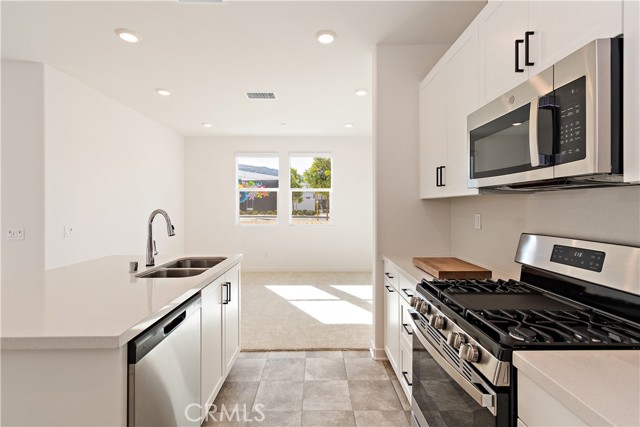 Detail Gallery Image 13 of 41 For 3962 Lavine Way #111,  Corona,  CA 92883 - 3 Beds | 2/1 Baths