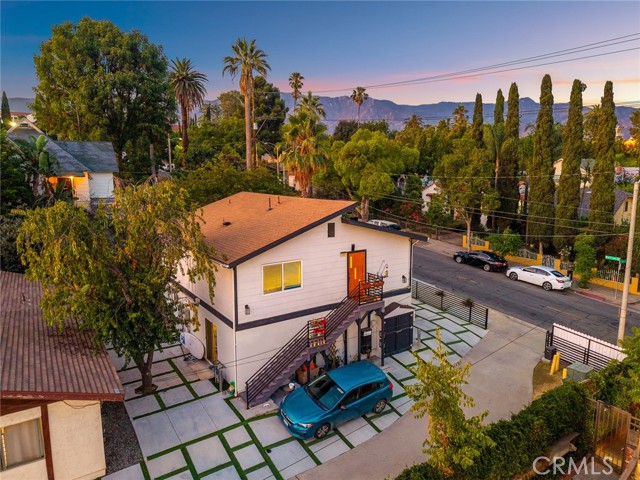 1385 N Marengo Avenue, Pasadena CA: https://media.crmls.org/medias/29c22d8c-3138-435e-9512-881301beab01.jpg