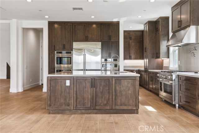 Detail Gallery Image 7 of 38 For 10542 Wood Briar Ct, Chatsworth,  CA 91311 - 5 Beds | 5/1 Baths