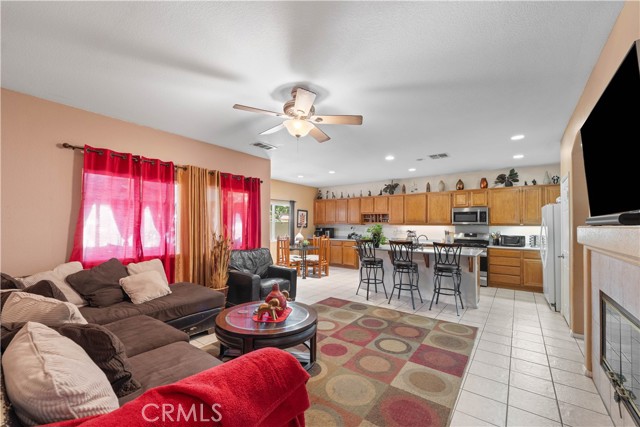 37032 Sabal Avenue, Palmdale CA: https://media.crmls.org/medias/29c2cd62-5925-4e27-8da2-8ab0f55c79a6.jpg