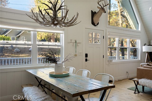 Detail Gallery Image 21 of 51 For 987 Tirol Ln, Lake Arrowhead,  CA 92352 - 3 Beds | 2 Baths