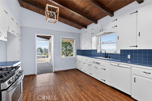 Detail Gallery Image 13 of 50 For 1000 Ridgeway, Morro Bay,  CA 93442 - 3 Beds | 2/1 Baths