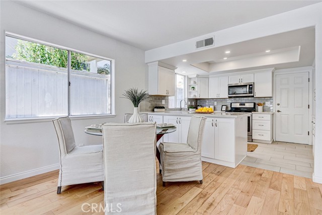 Detail Gallery Image 13 of 43 For 1808 Pullman Ln #B,  Redondo Beach,  CA 90278 - 4 Beds | 2/1 Baths