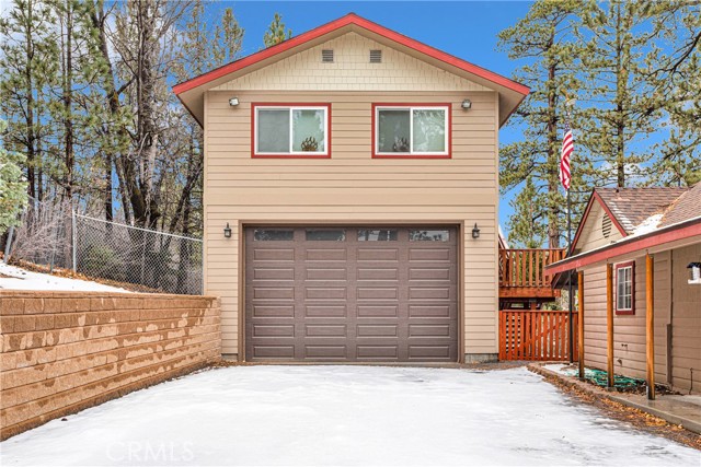 39995 Hillcrest Drive, Big Bear Lake, California 92315, 3 Bedrooms Bedrooms, ,2 BathroomsBathrooms,Residential,For Sale,39995 Hillcrest Drive,CRHD24013207