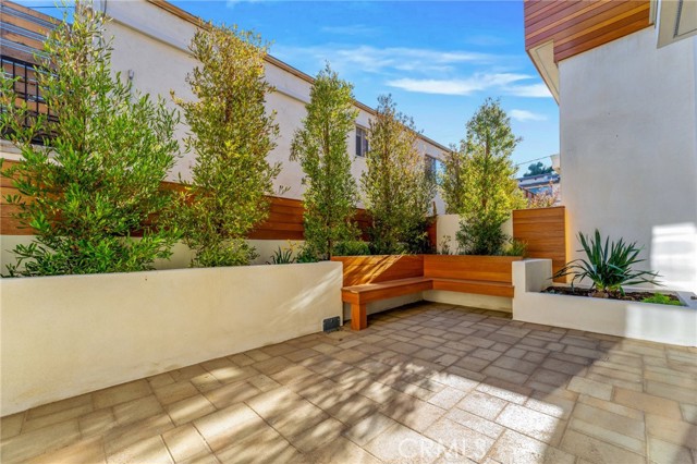 Detail Gallery Image 12 of 17 For 930 15th St #2,  Santa Monica,  CA 90403 - 3 Beds | 3/1 Baths
