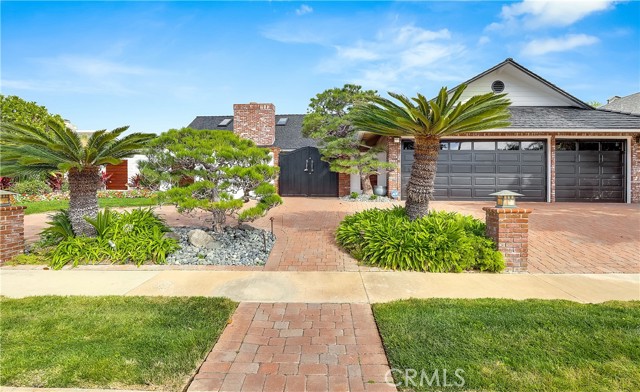 Detail Gallery Image 1 of 34 For 1542 Santiago Dr, Newport Beach,  CA 92660 - 4 Beds | 3 Baths