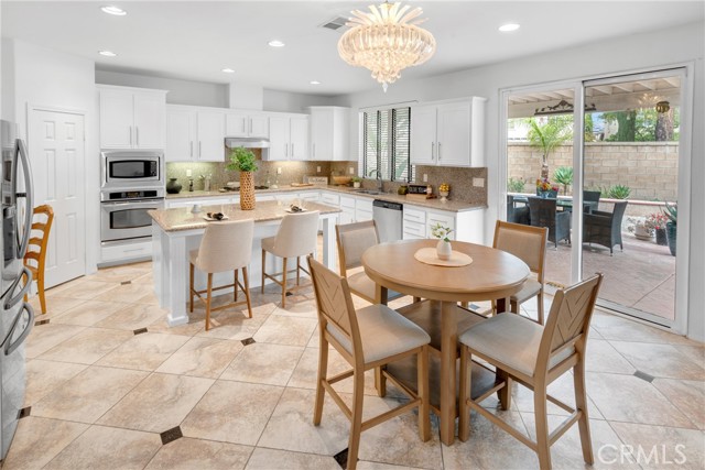 33736 Emerald Creek Court, Temecula CA: https://media.crmls.org/medias/29c57b14-66b0-4b51-8c18-52cdbb108755.jpg