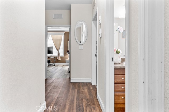 1565 Queen Way, Livingston CA: https://media.crmls.org/medias/29c57dcc-75df-4a56-a89a-d00ce578fd2e.jpg