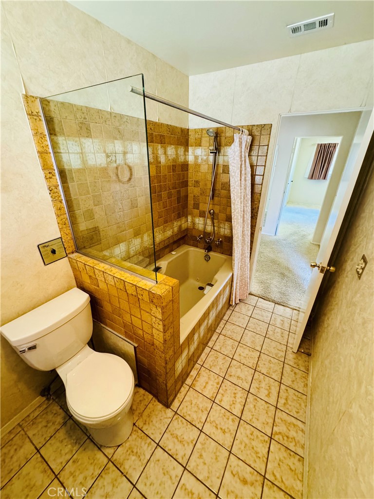 https://media.crmls.org/medias/29c5a0ee-45ef-4782-a9b2-4ad2458e9c10.jpg?preset=X-Large