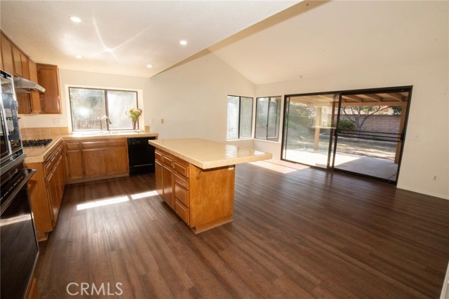 Detail Gallery Image 6 of 17 For 2607 Rochelle Pl, Simi Valley,  CA 93063 - 3 Beds | 2 Baths