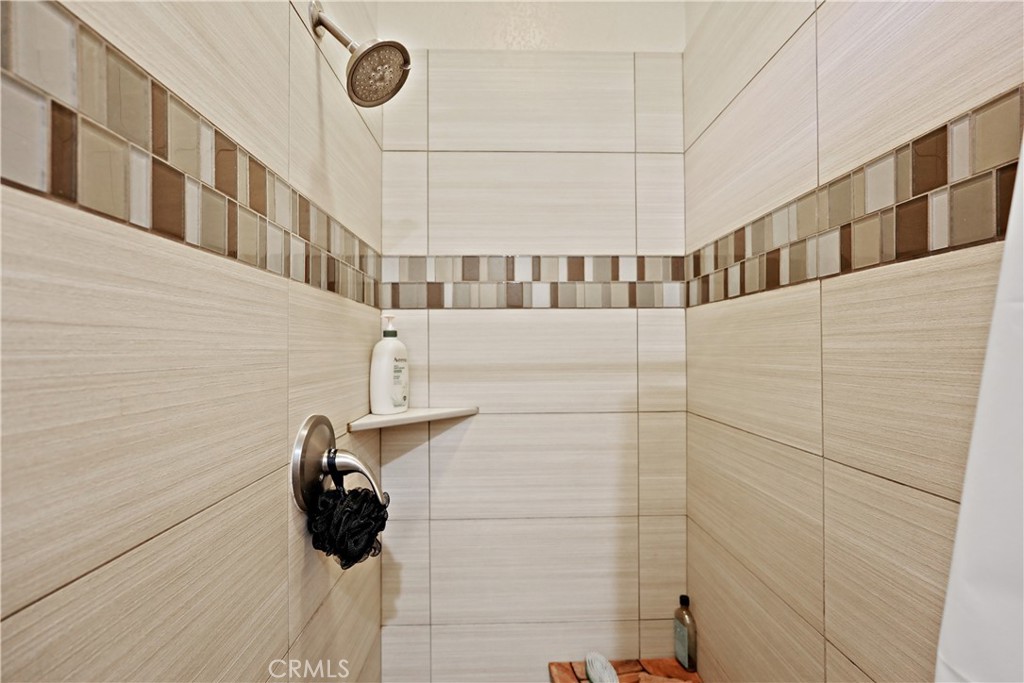 https://media.crmls.org/medias/29c652ac-c7dc-484d-a062-522c58adc3aa.jpg?preset=X-Large