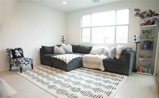 Detail Gallery Image 9 of 17 For 15941 Bravery Ave, Chino,  CA 91708 - 3 Beds | 2/1 Baths