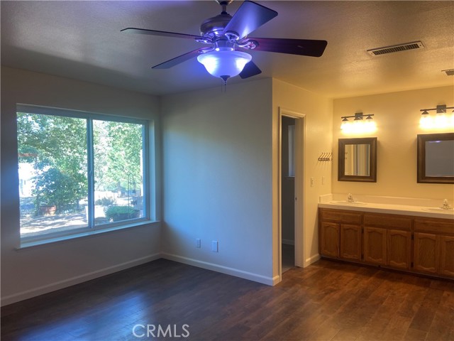 5615 Silver Strand Fall, Mariposa CA: https://media.crmls.org/medias/29c6e4d8-80b3-44a9-a822-a0845bcea5bf.jpg